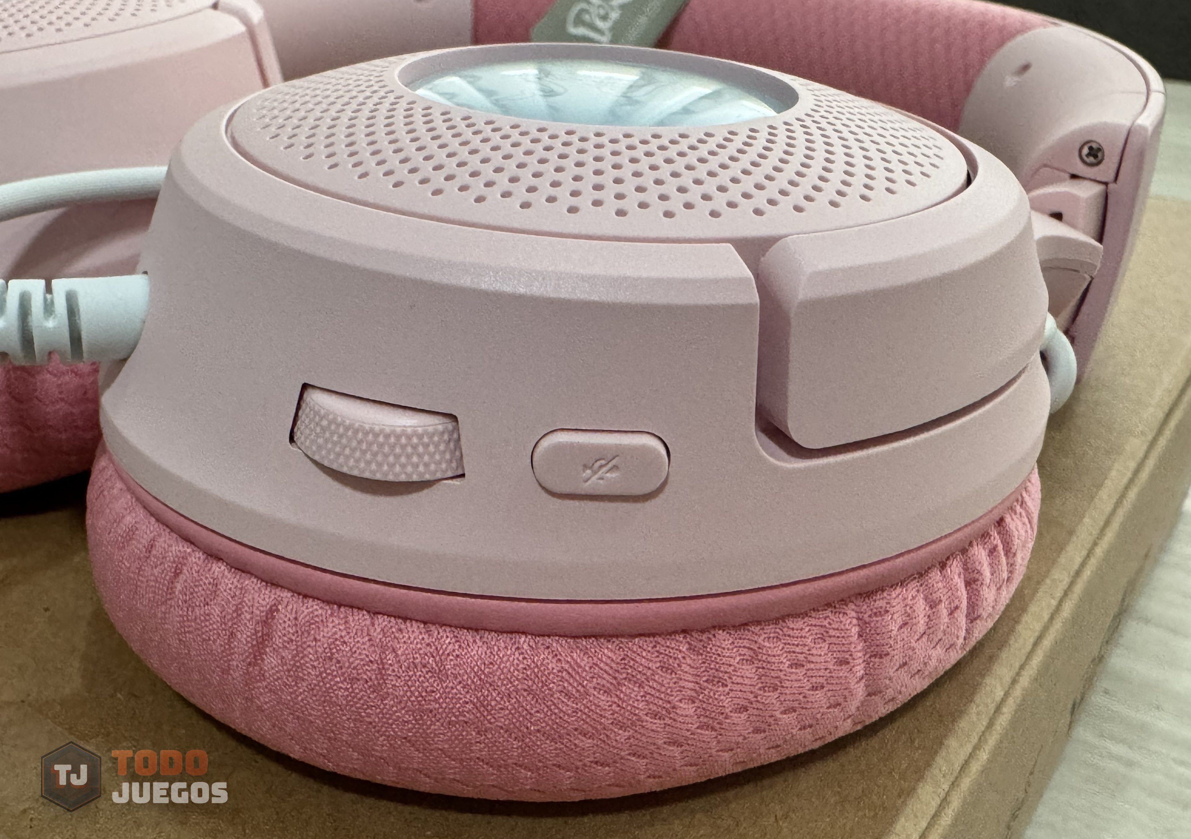 Razer Kraken V4 X  Sylveon Edition - Imagen 13