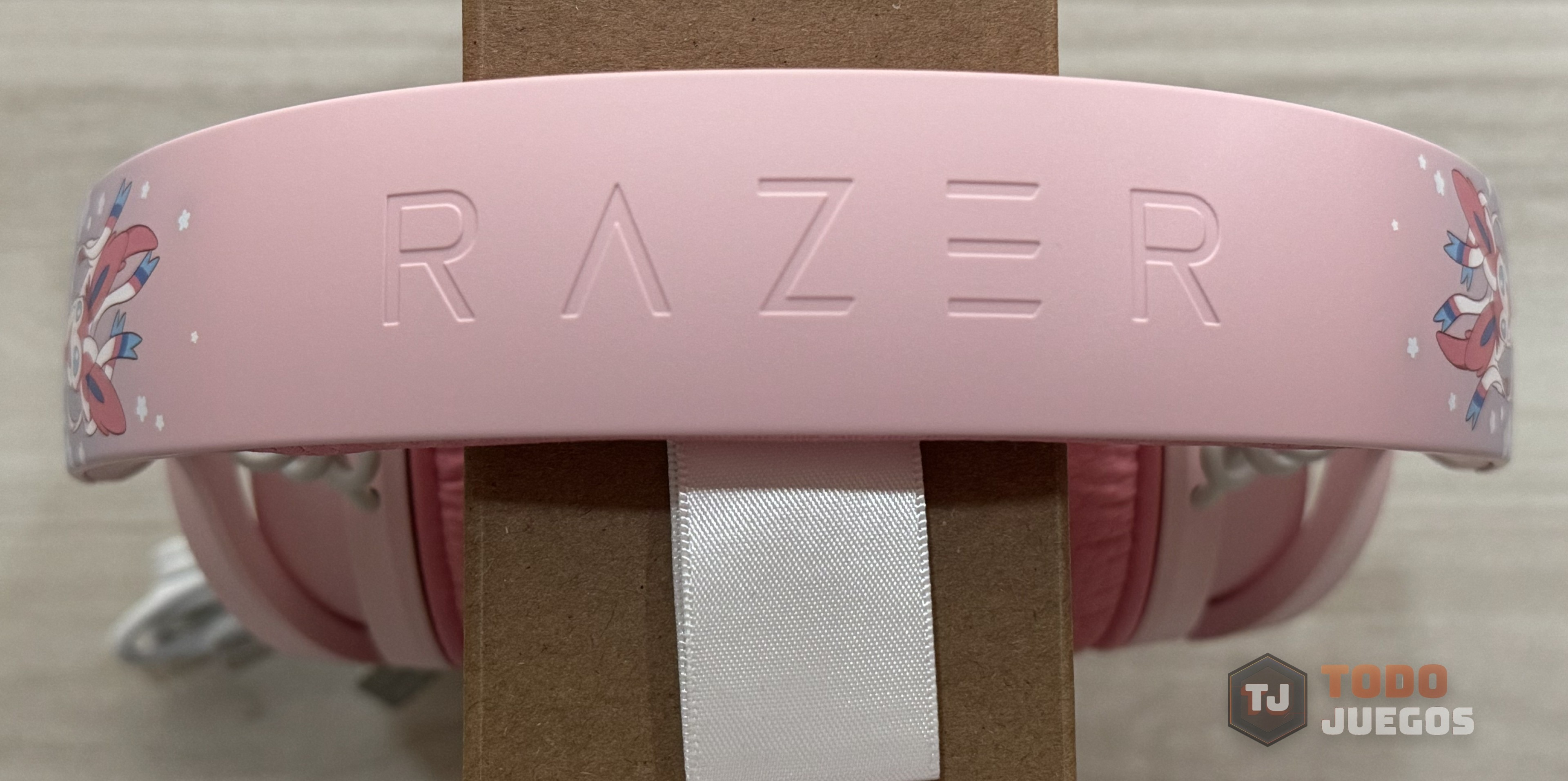 Razer Kraken V4 X  Sylveon Edition - Imagen 16