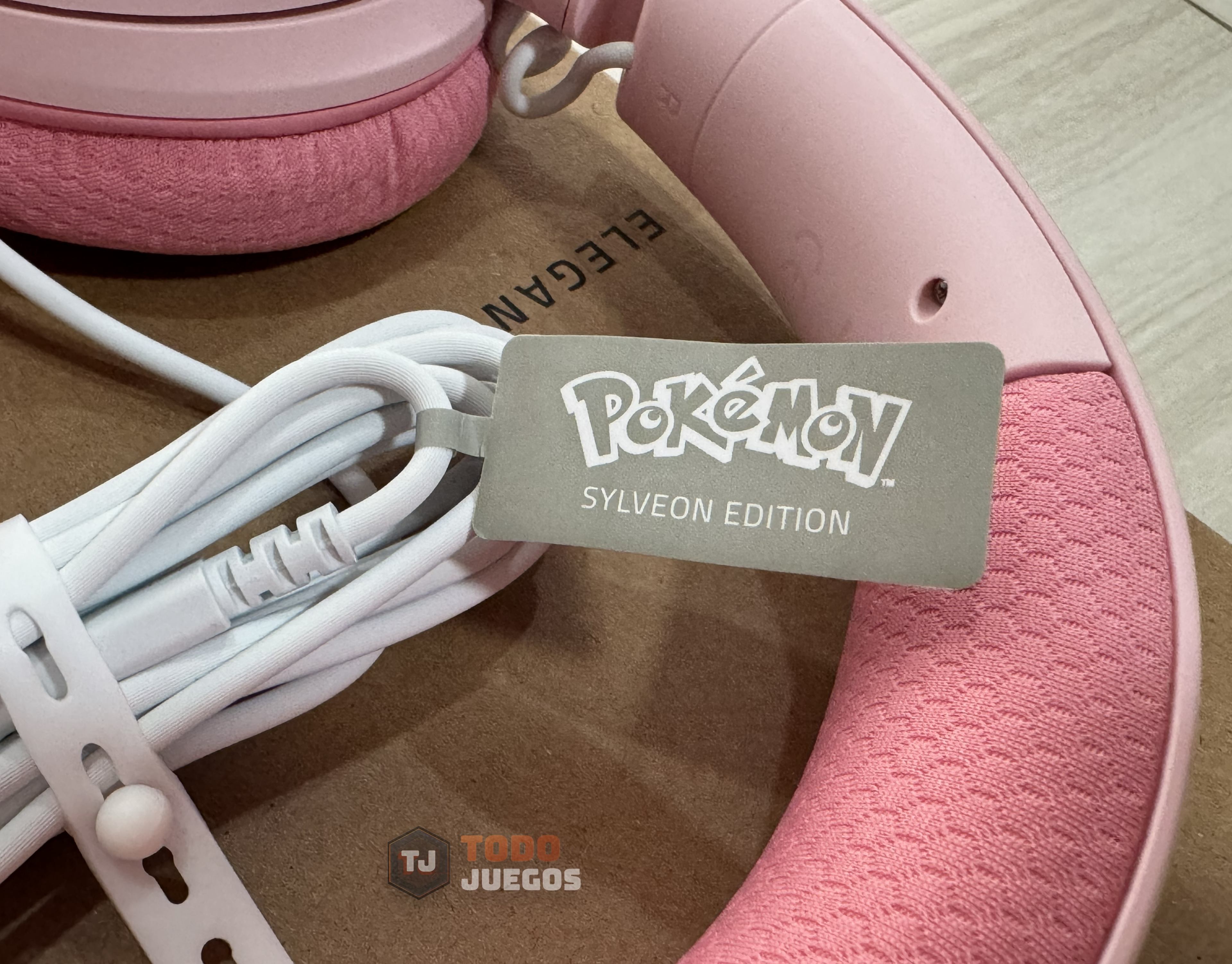 Razer Kraken V4 X  Sylveon Edition - Imagen 4